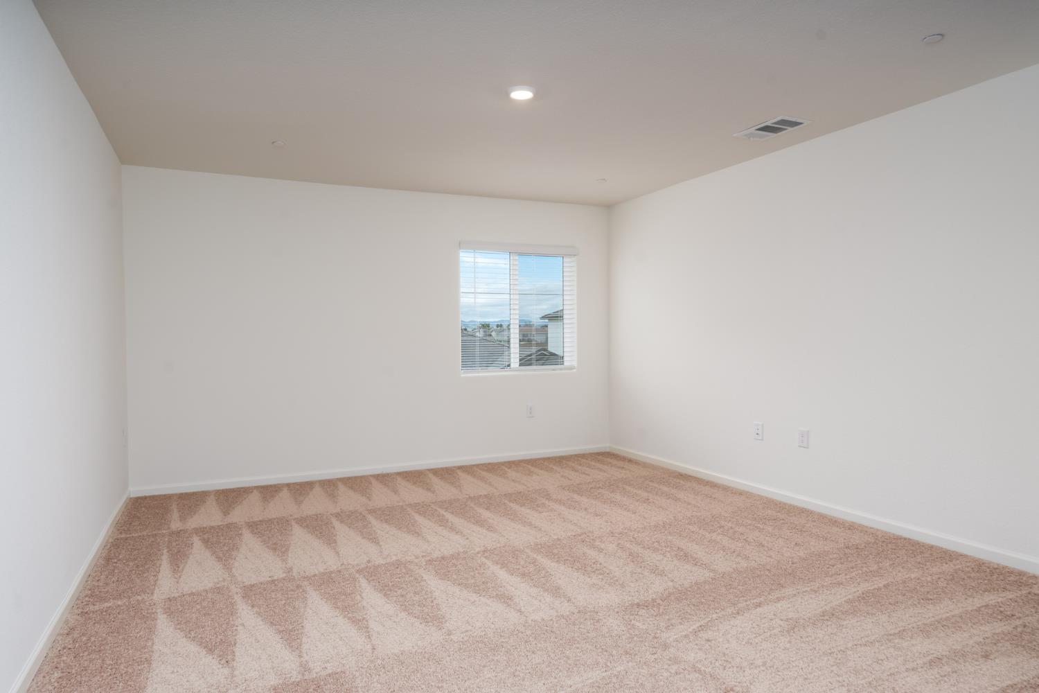 2289 Travis Court Newman, CA 95360 - Photo 12 of 21 an empty room with a window