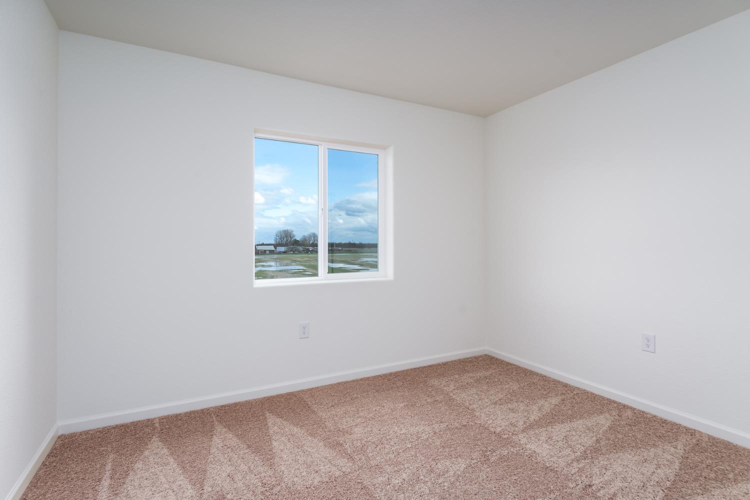 2289 Travis Court Newman, CA 95360 - Photo 17 of 21 an empty room with a window