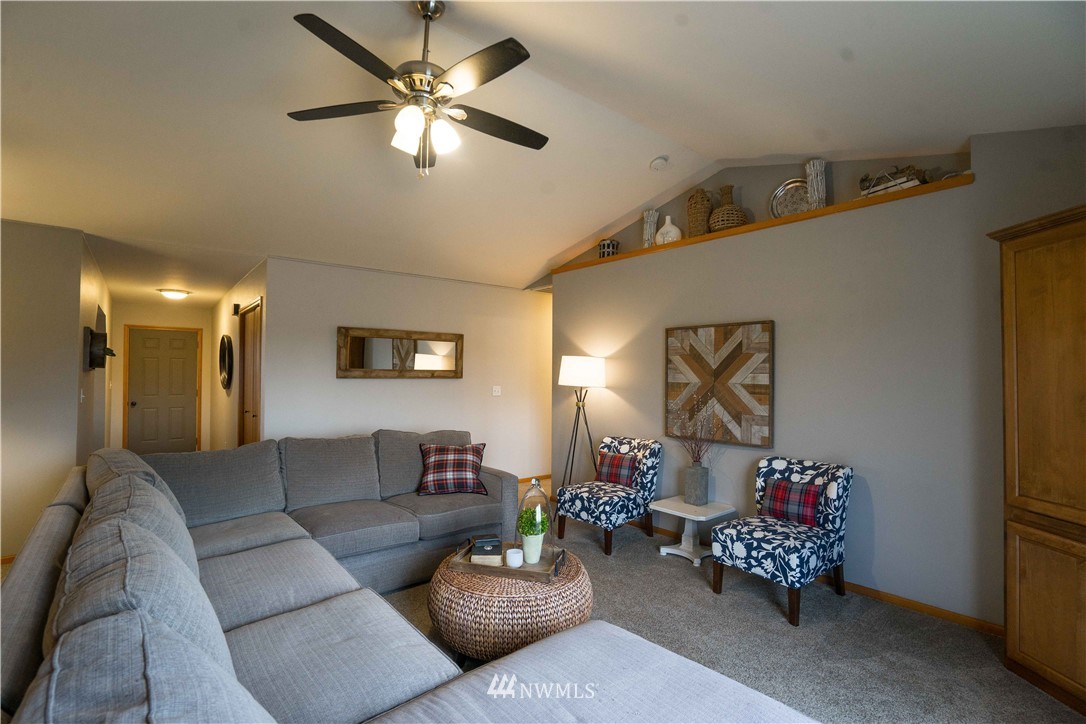 8582 Benson Road Lynden, WA 98264 - Photo 5 of 23