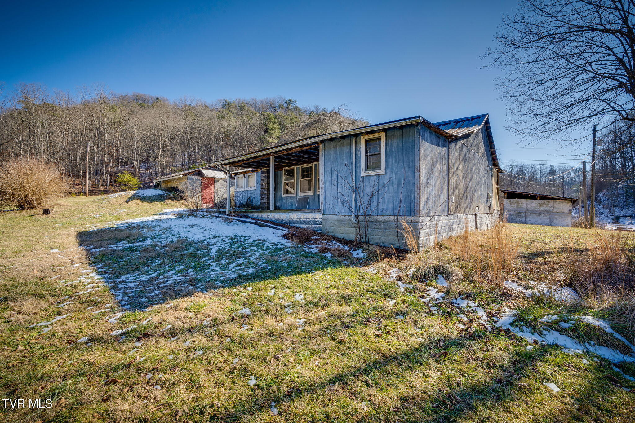 156 Fields Gap Road Gate City, VA 24251 - Photo 4 of 19 004