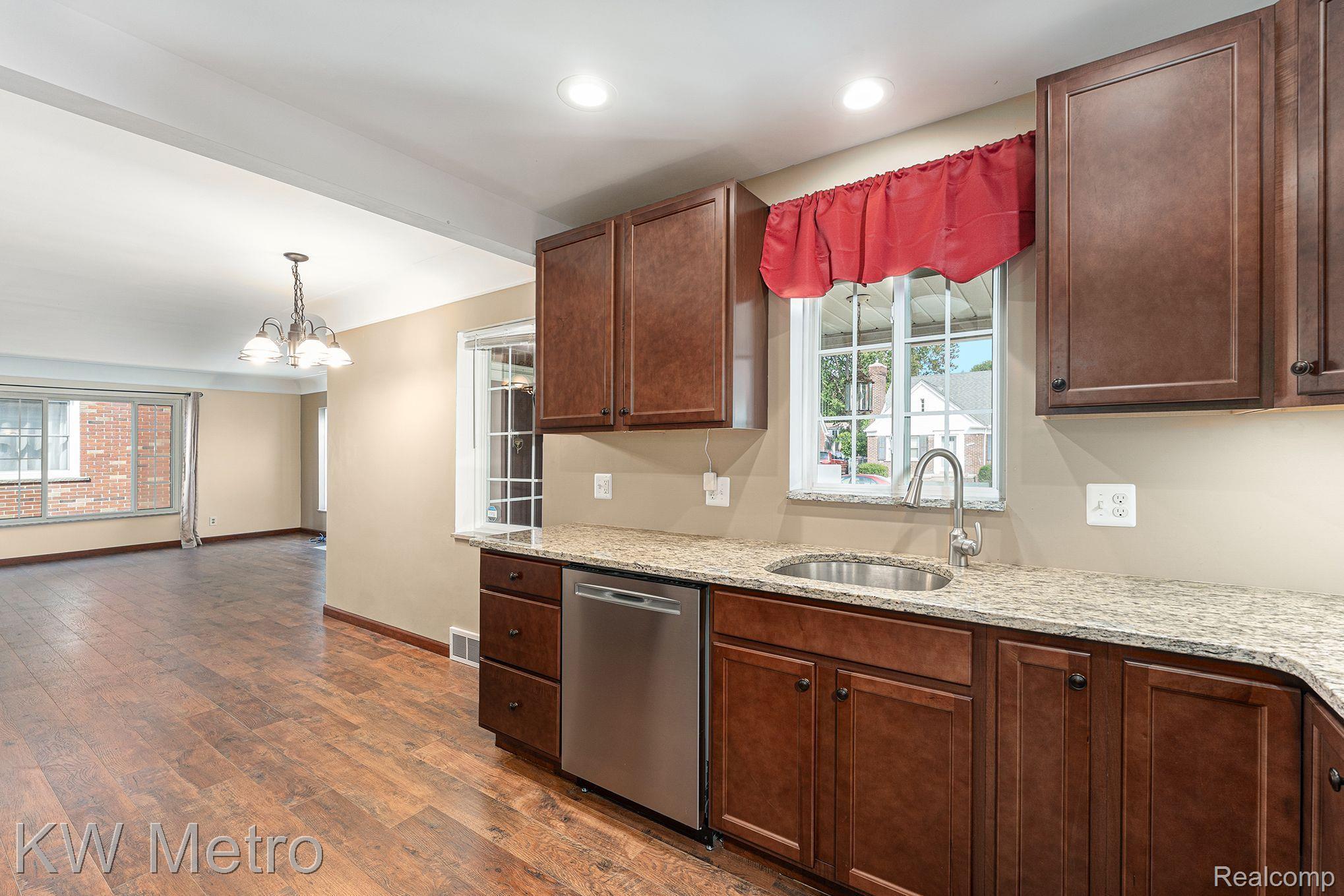 15570 Charles R Avenue Eastpointe, MI 48021 - Photo 14 of 32 Gallery Image 14