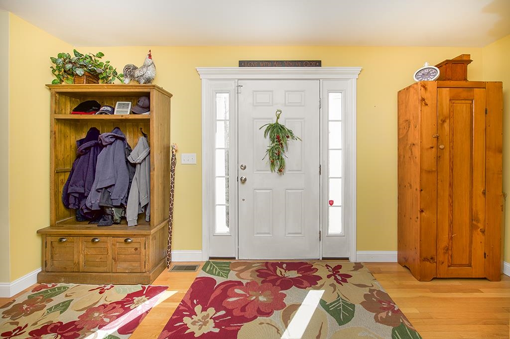24 Pond Road Raymond, NH 03077 - Photo 10 of 49