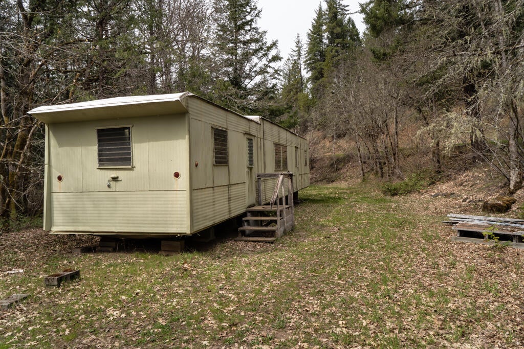 4609 Reeves Creek Road Selma, OR 97538 - Photo 31 of 35 Trailer