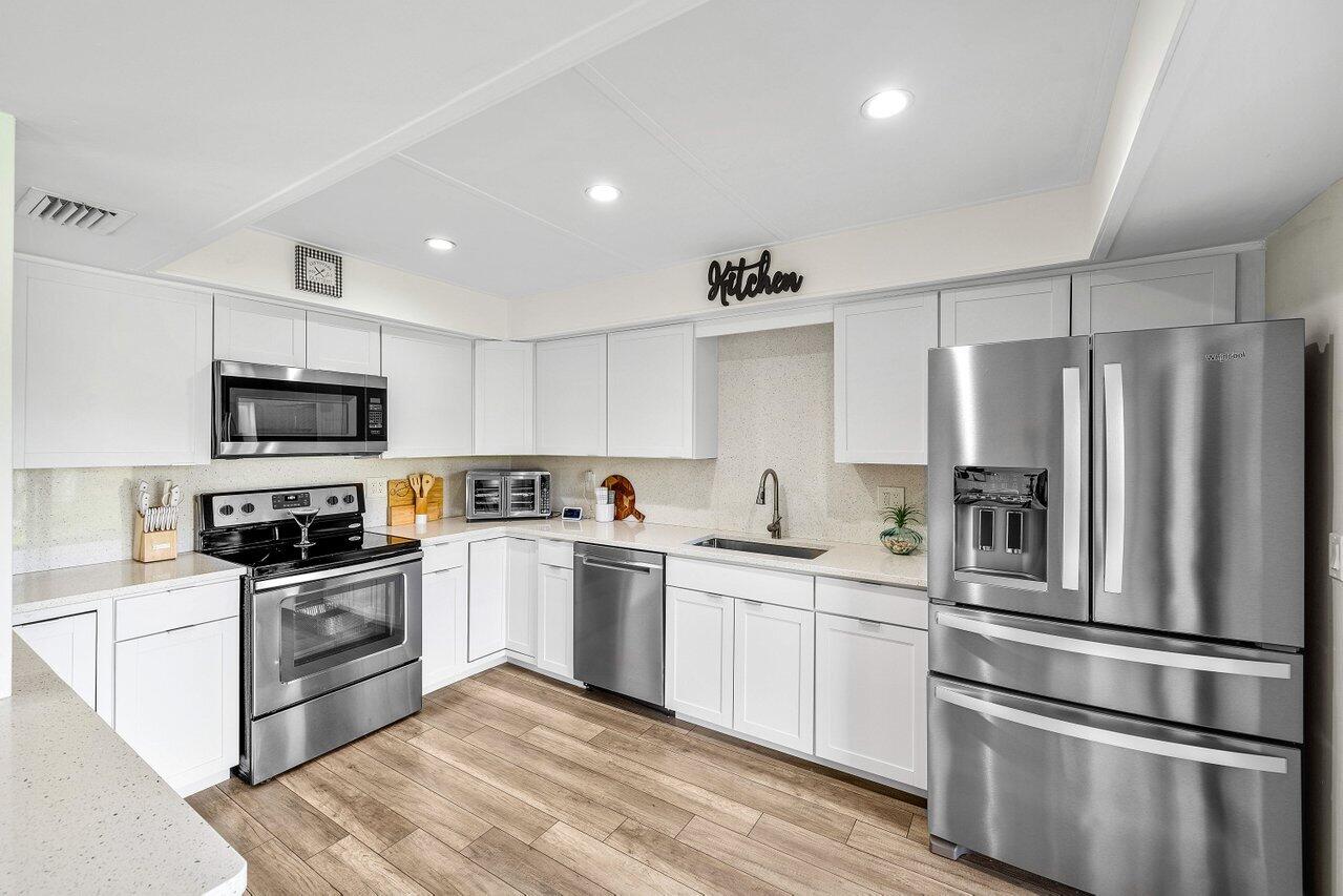 6078 Glendale Drive Boca Raton, FL 33433 - Photo 13 of 53 Kitchen