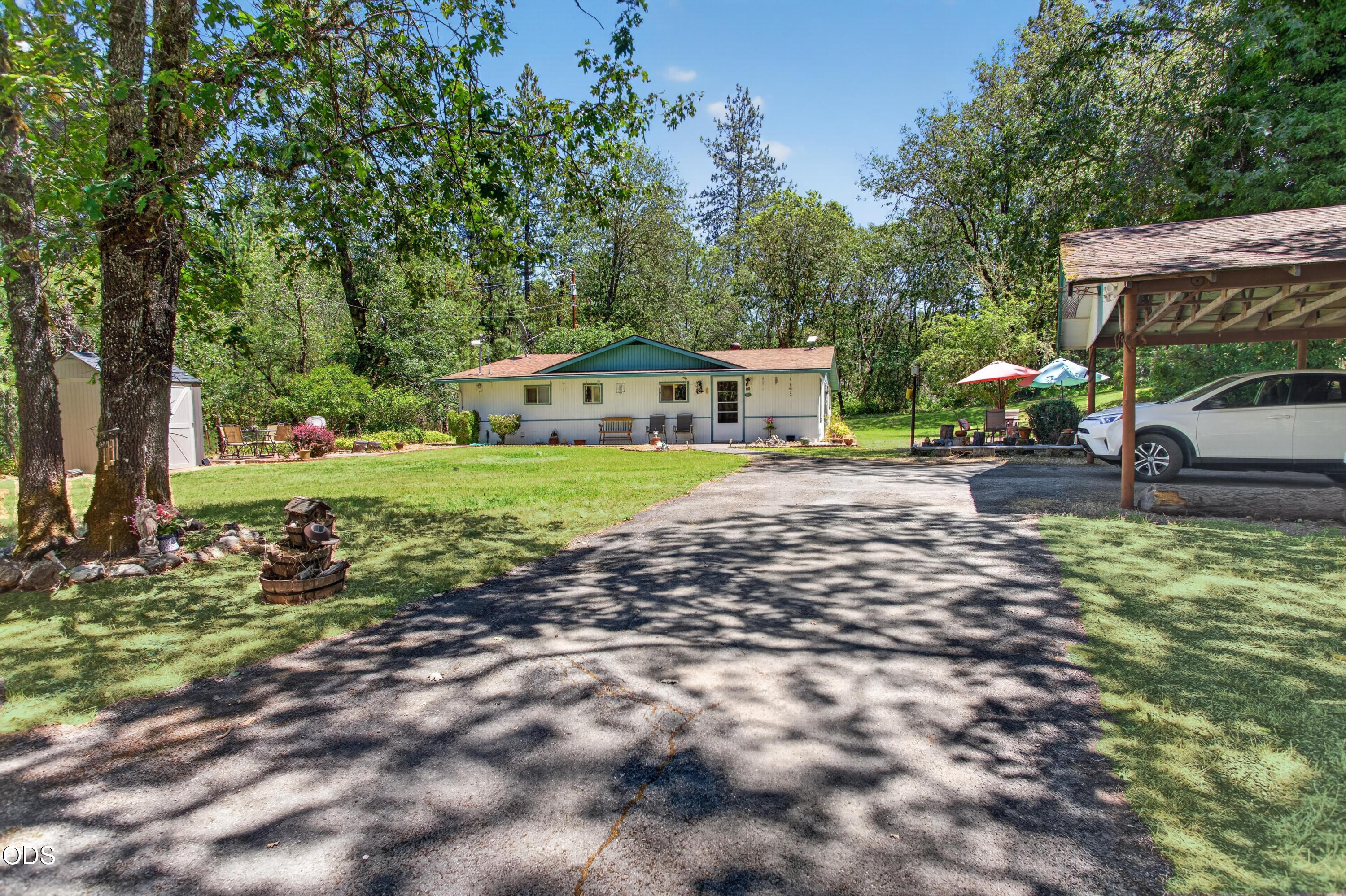 4041 Woodland Park Road Grants Pass, OR 97527 - Photo 2 of 36
