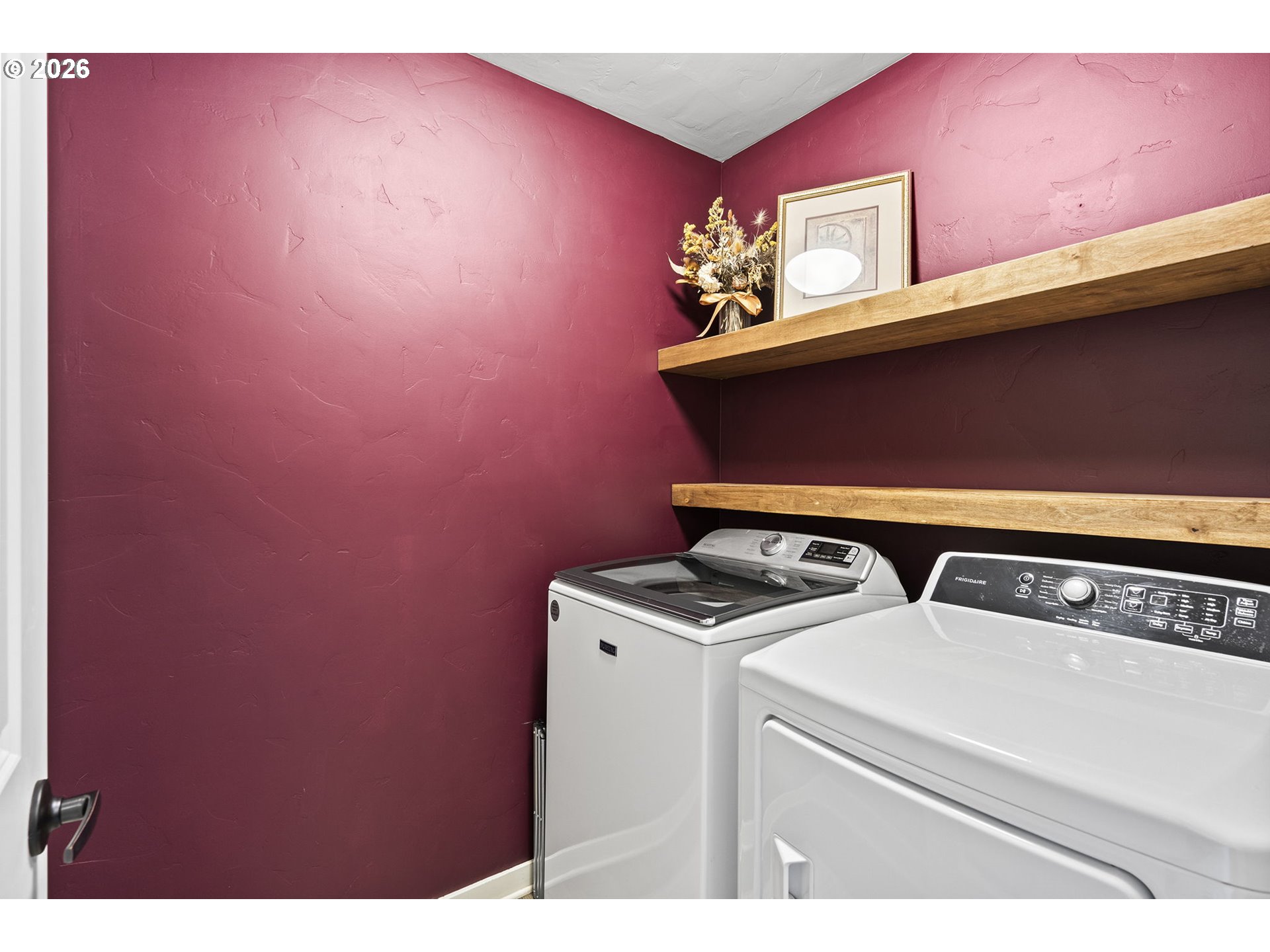 60439 Hedgewood Lane Bend, OR 97702 - Photo 22 of 44 a utility room with dryer and washer