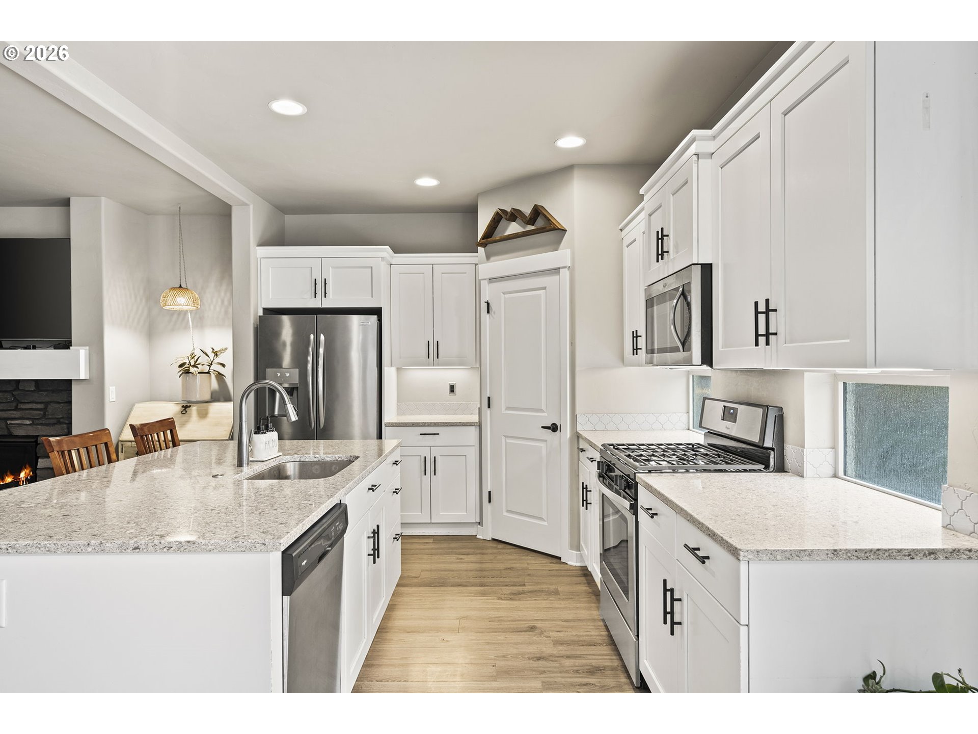 60439 Hedgewood Lane Bend, OR 97702 - Photo 4 of 44 a kitchen with granite countertop a sink stove and refrigerator