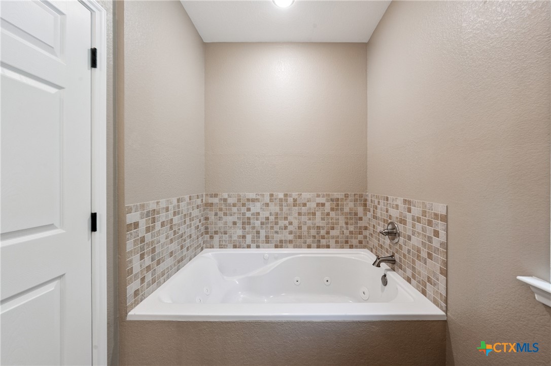 13554 Knob Hill Road Rogers, TX 76569 - Photo 32 of 46