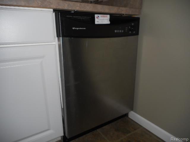 31317 Hayes Road Warren, MI 48088 - Photo 16 of 35 DSCN4866.jpg