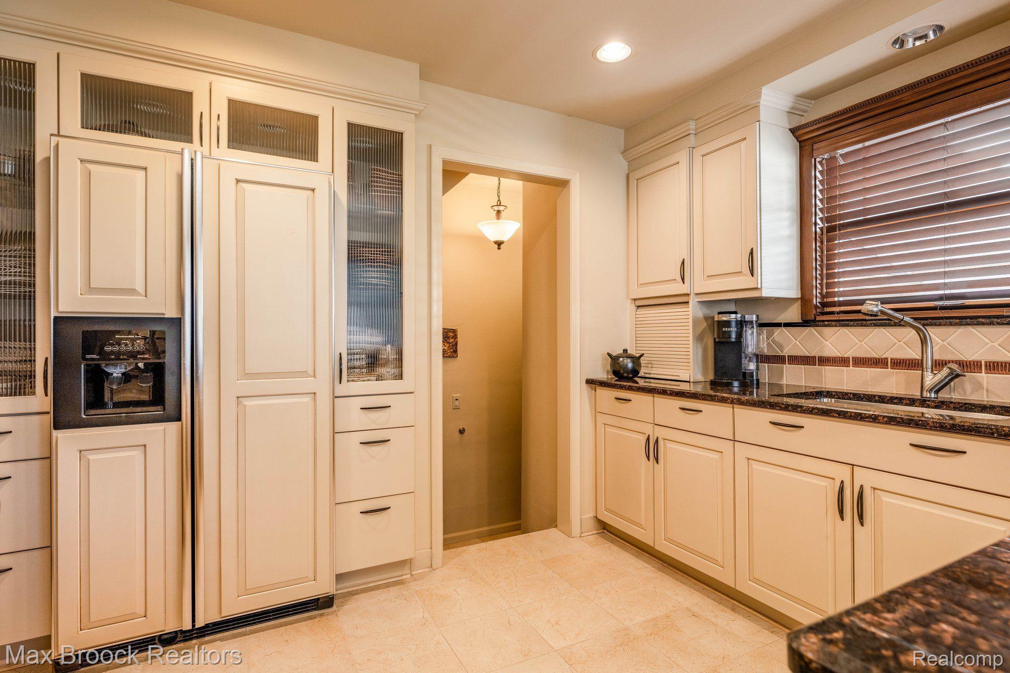 111 Maplefield Road Pleasant Ridge, MI 48069 - Photo 16 of 48 Kitchen