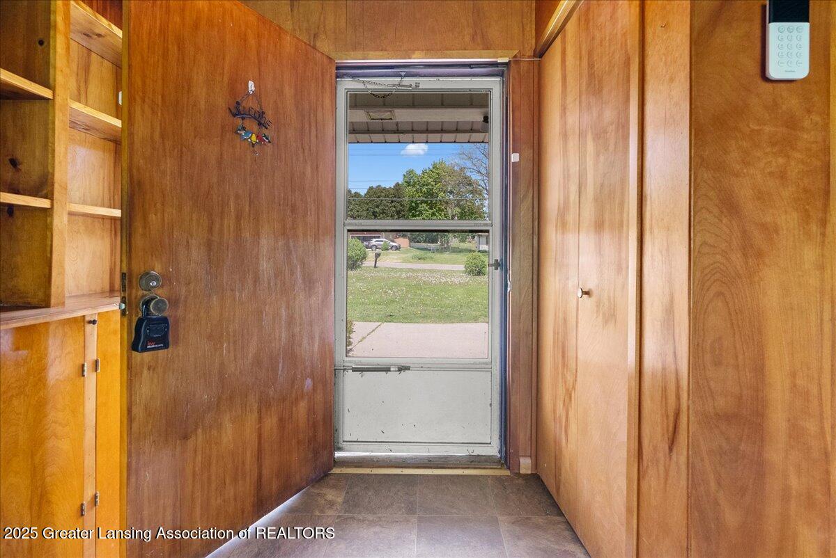 3341 Tecumseh River Road Lansing, MI 48906 - Photo 5 of 34 12-Media Jett - 10