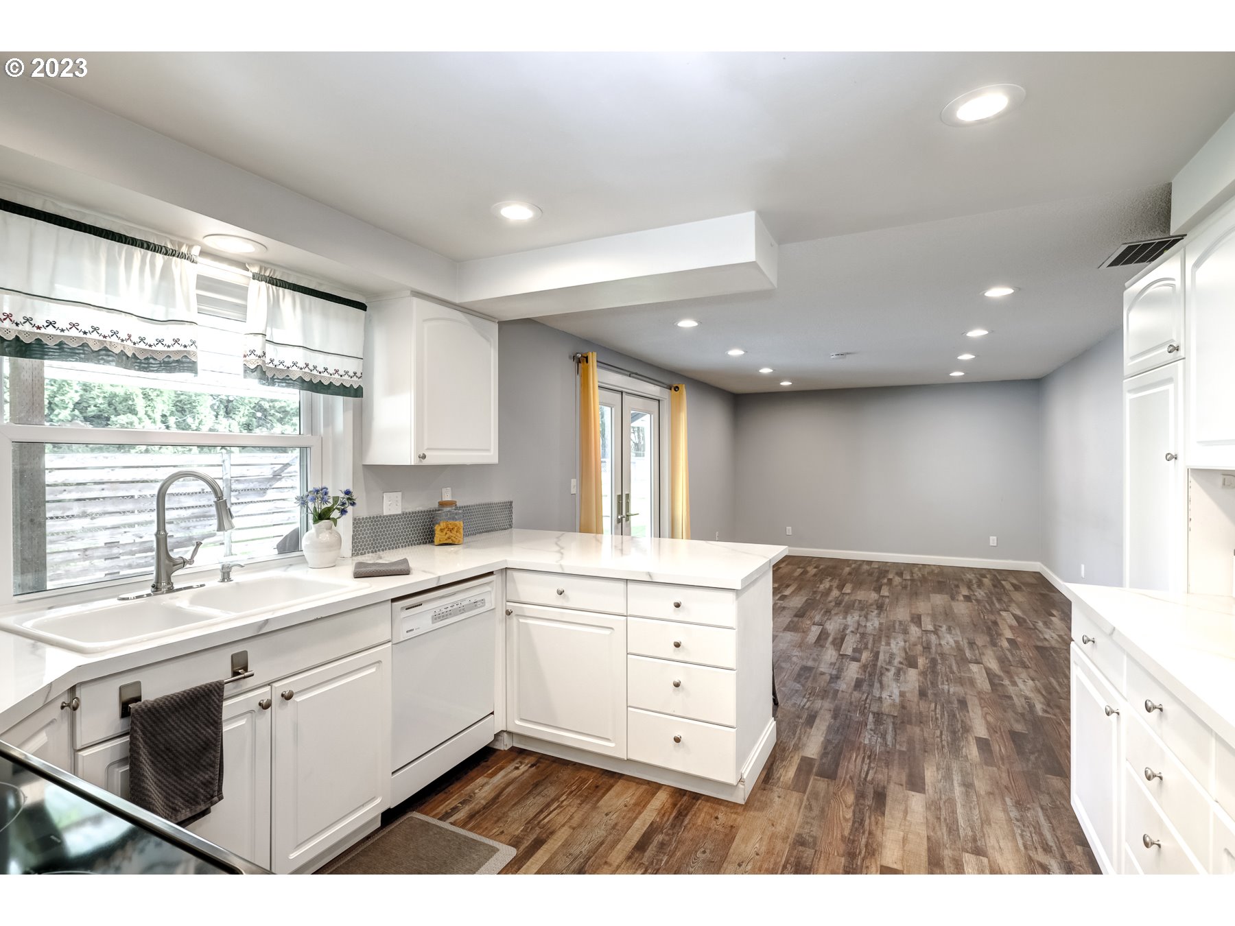 20430 Southwest Avon Court Beaverton, OR 97078 - Photo 11 of 29 a kitchen with a sink window and cabinets