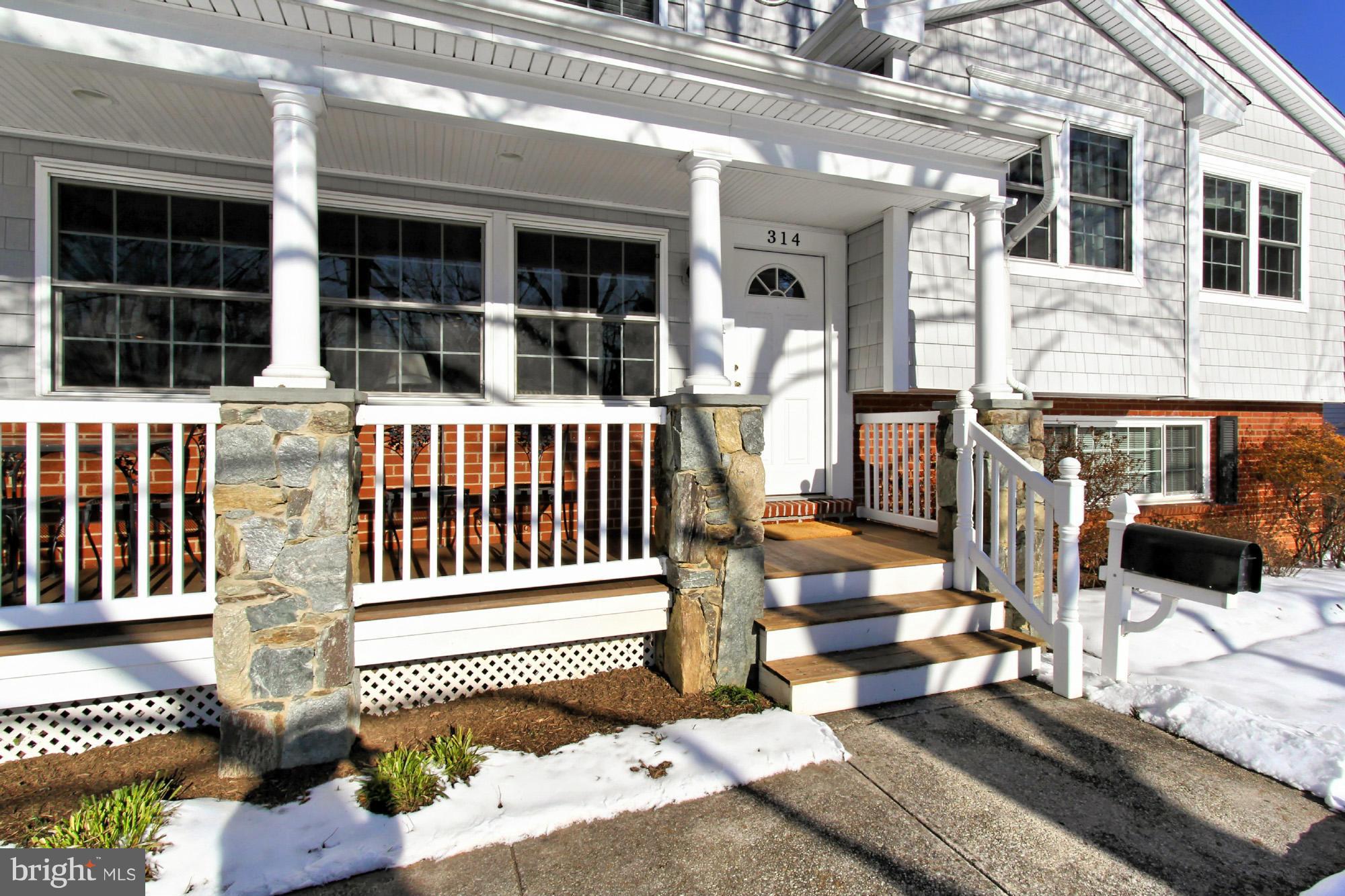 314 Cabin Road Southeast Vienna, VA 22180 - Photo 2 of 30 Exterior (Front)