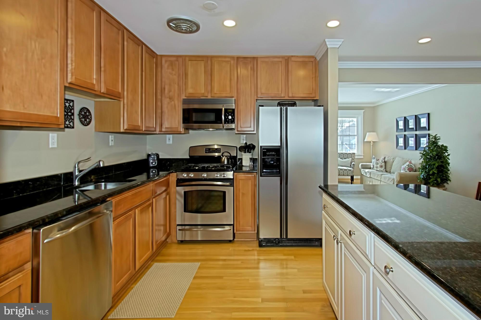 314 Cabin Road Southeast Vienna, VA 22180 - Photo 11 of 30 Kitchen