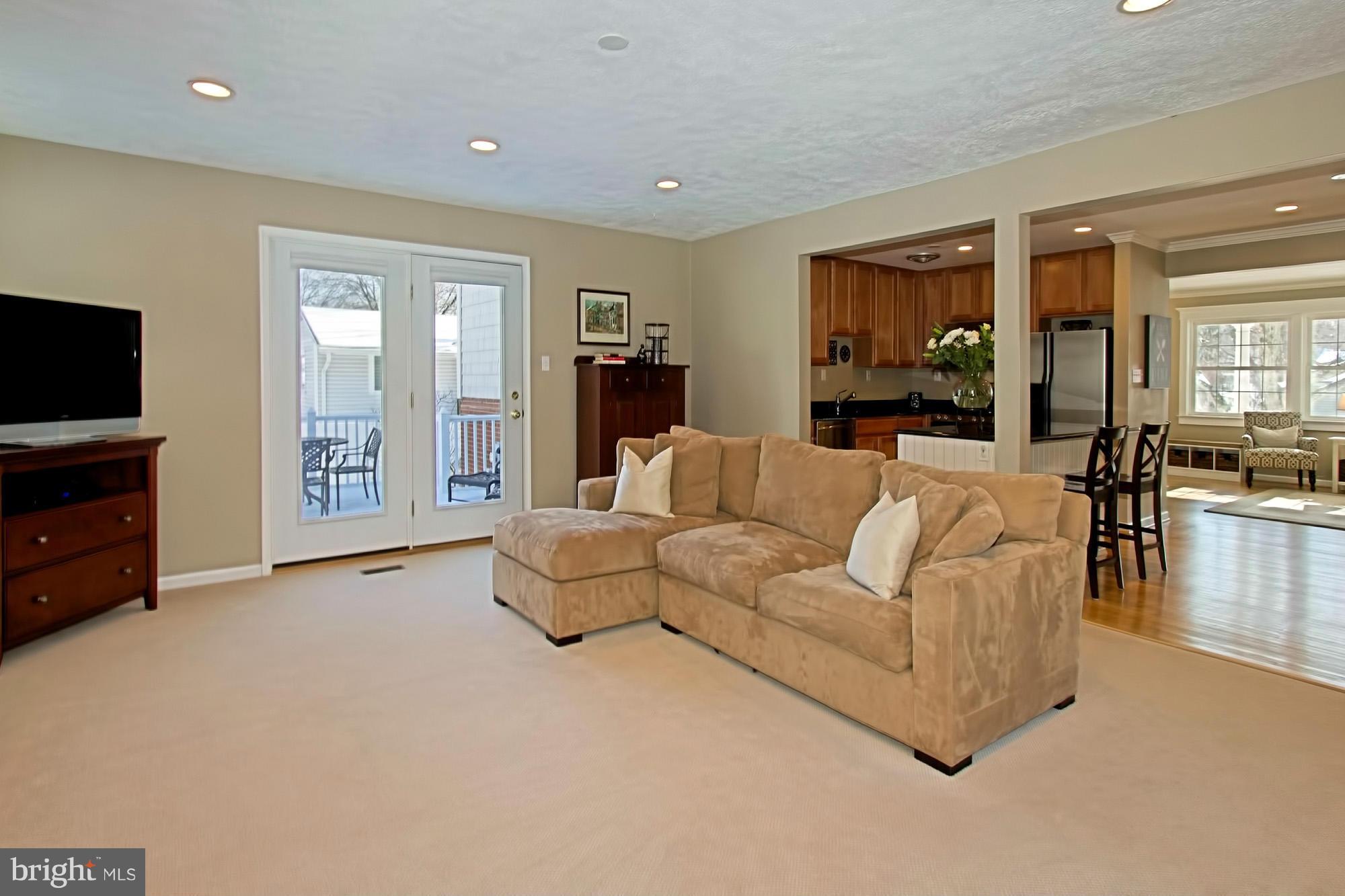 314 Cabin Road Southeast Vienna, VA 22180 - Photo 12 of 30 Family Room