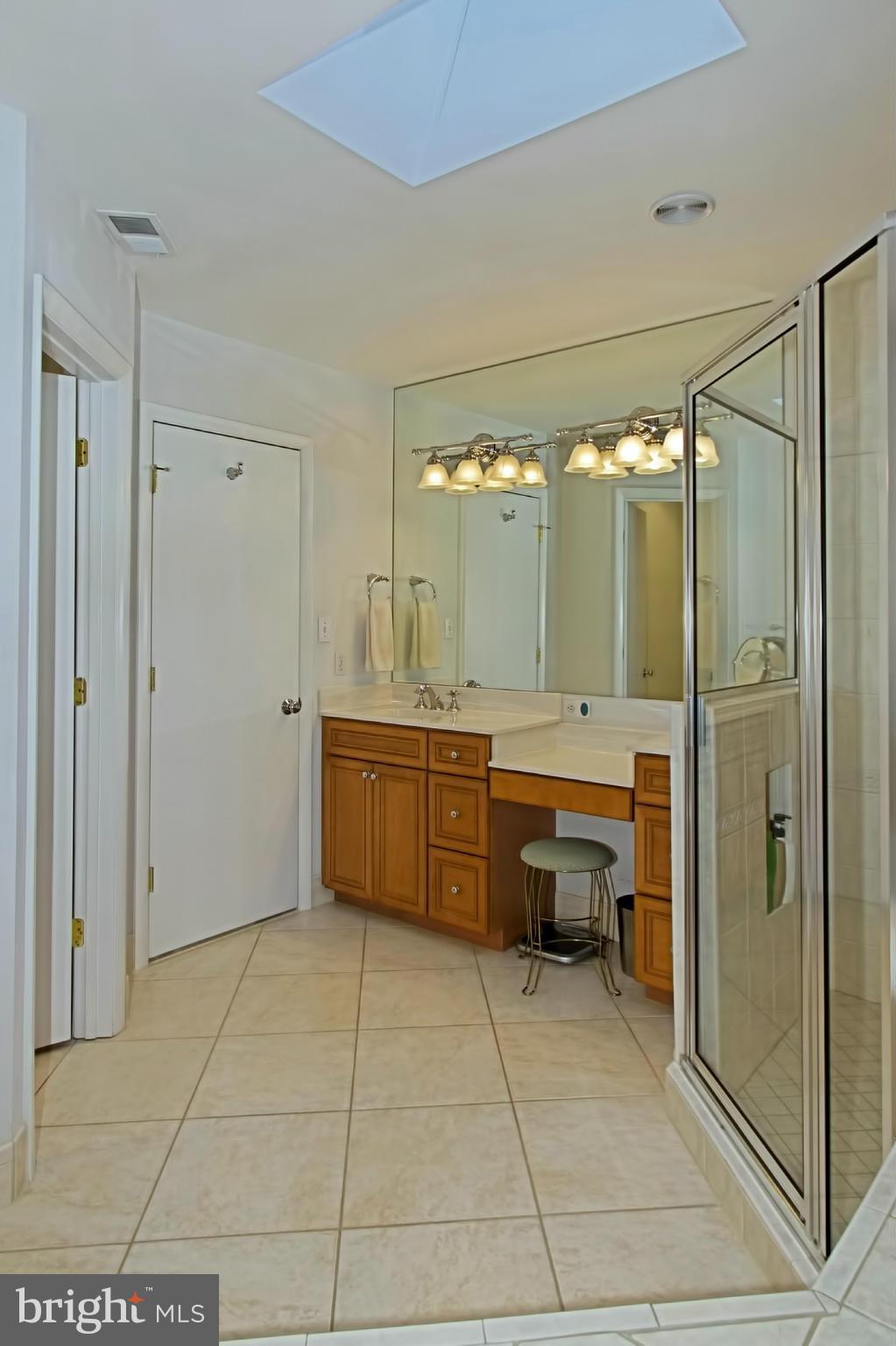 314 Cabin Road Southeast Vienna, VA 22180 - Photo 20 of 30 Bath (Master)