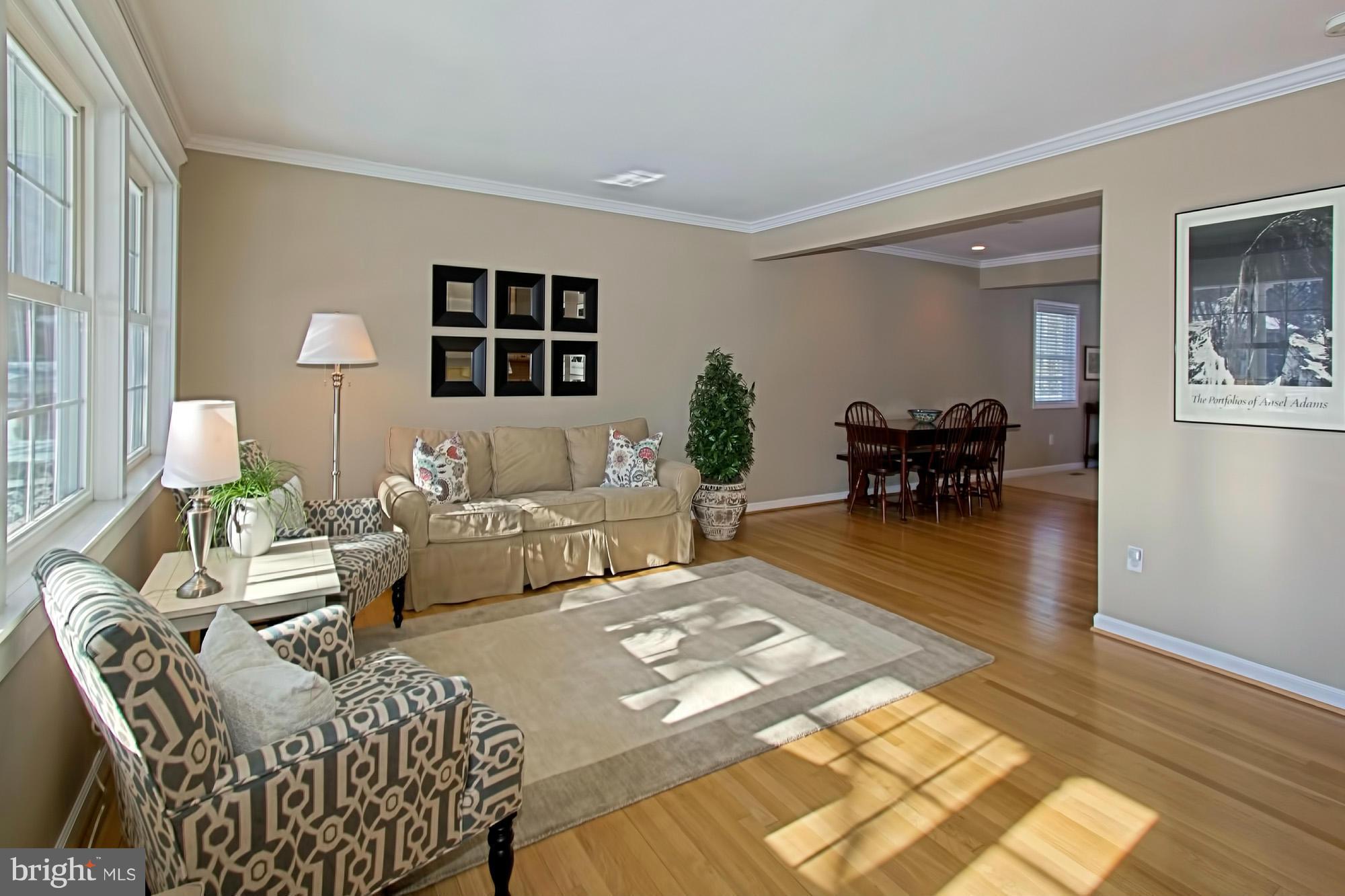 314 Cabin Road Southeast Vienna, VA 22180 - Photo 4 of 30 Living Room