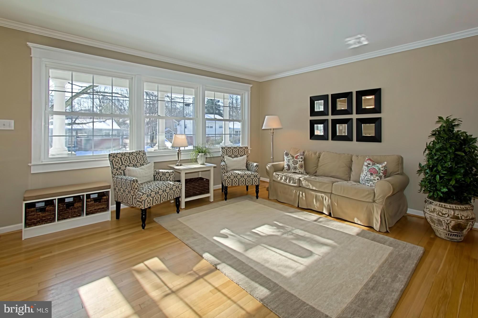 314 Cabin Road Southeast Vienna, VA 22180 - Photo 5 of 30 Living Room