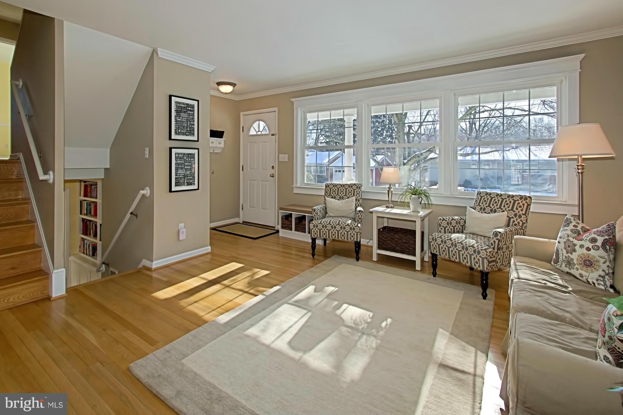 314 Cabin Road Southeast Vienna, VA 22180 - Photo 6 of 30 Living Room