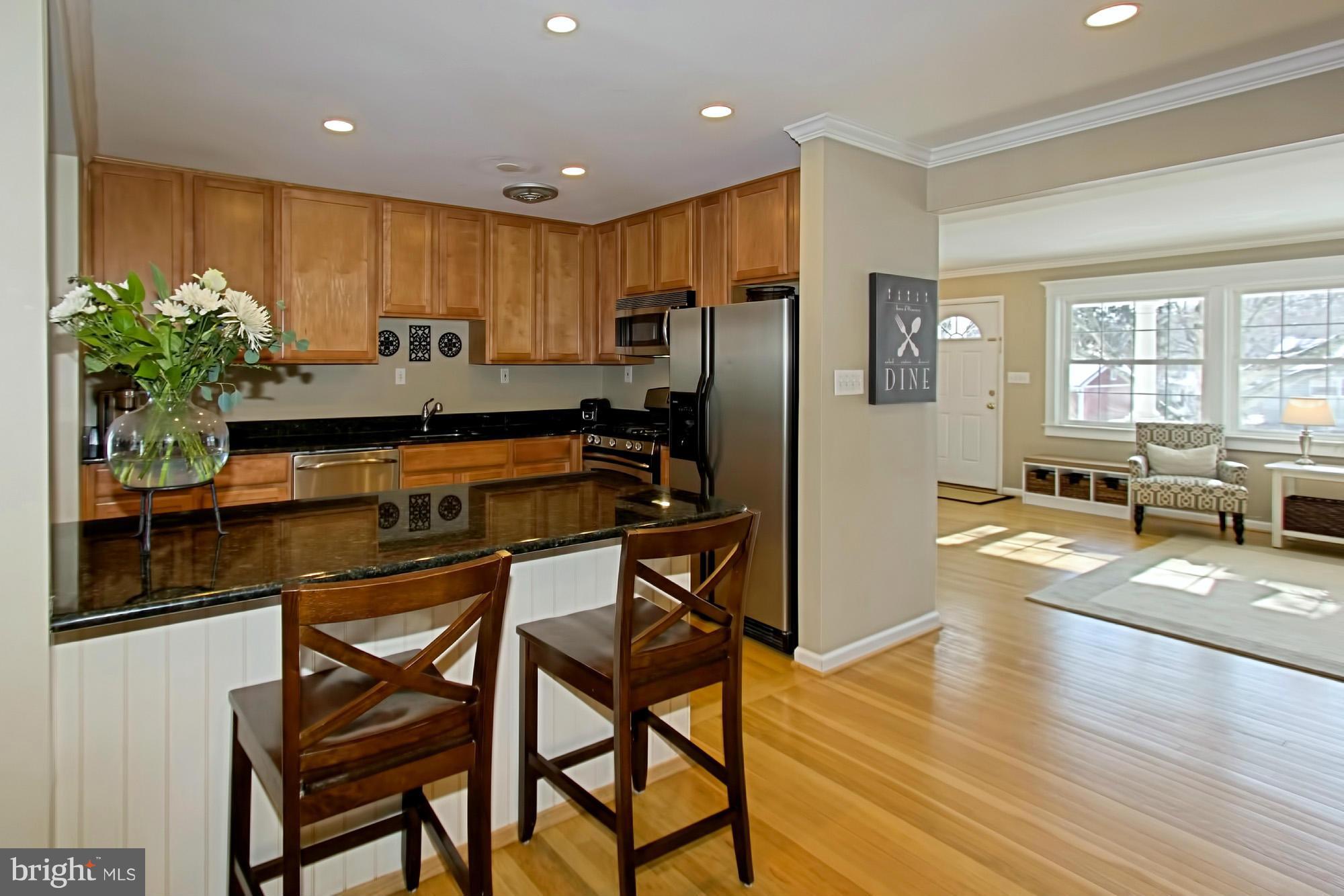 314 Cabin Road Southeast Vienna, VA 22180 - Photo 8 of 30 Kitchen