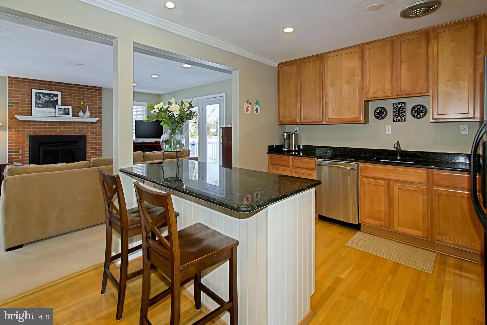 314 Cabin Road Southeast Vienna, VA 22180 - Photo 10 of 30 Kitchen