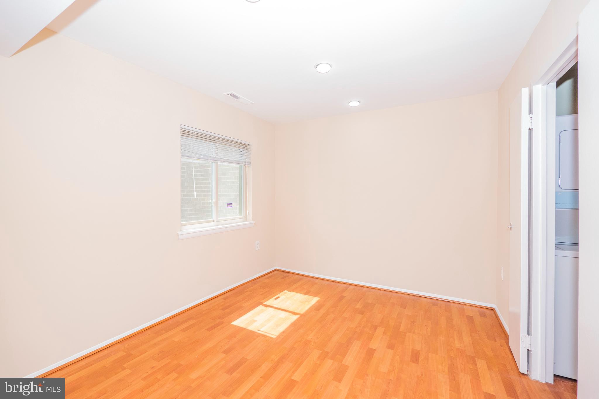 18602 Walkers Choice Road, Unit 4 Gaithersburg, MD 20886 - Photo 11 of 34 Main Level - Dining Room
