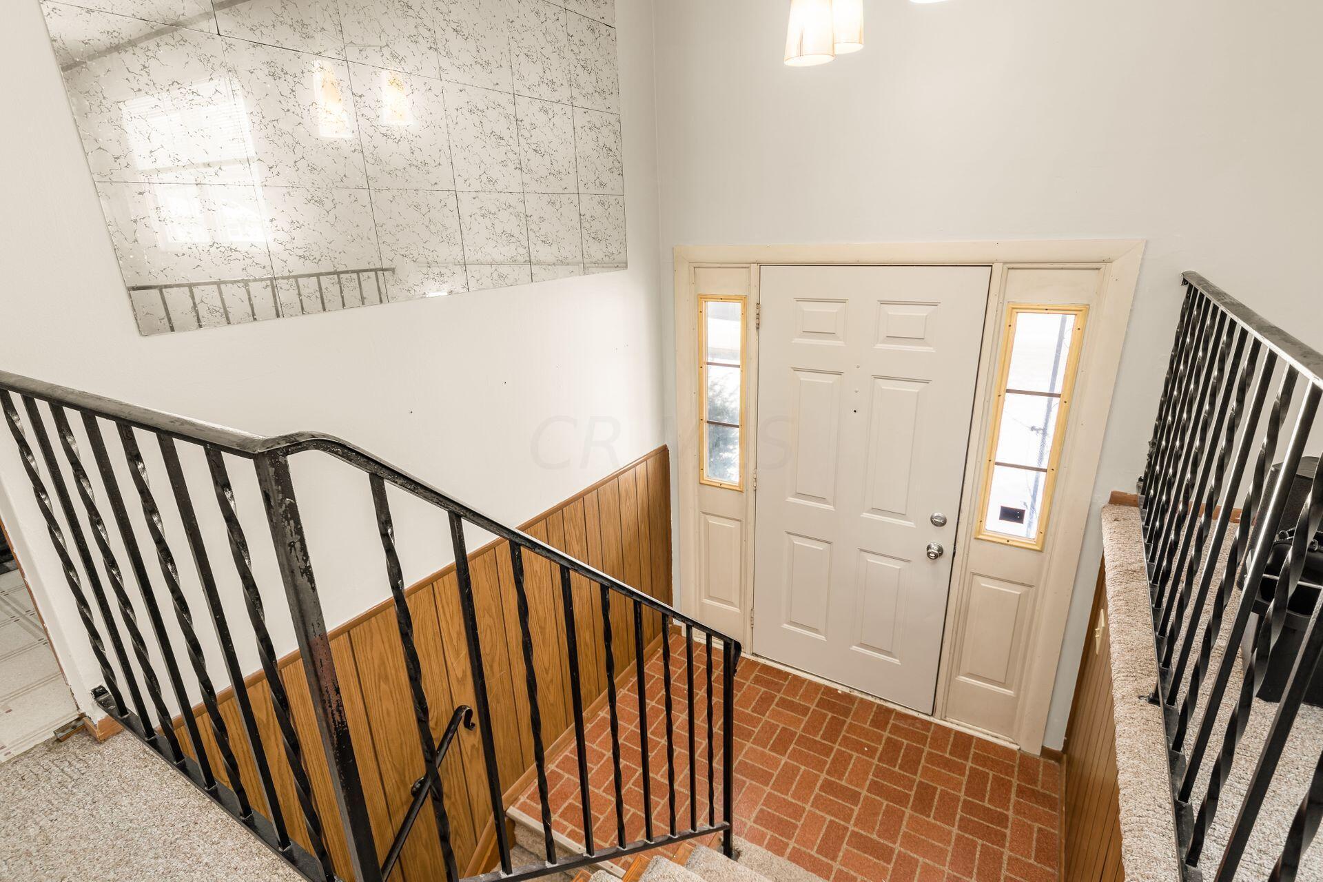 6520 Faircrest Road Columbus, OH 43229 - Photo 3 of 34 007_fc4_6520 Faircrest Rd-065