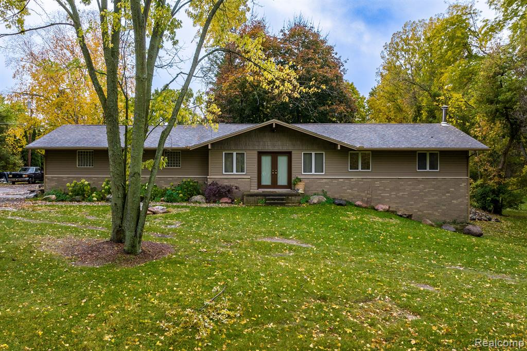 11374 Clyde Road Fenton, MI 48430 - Photo 1 of 30