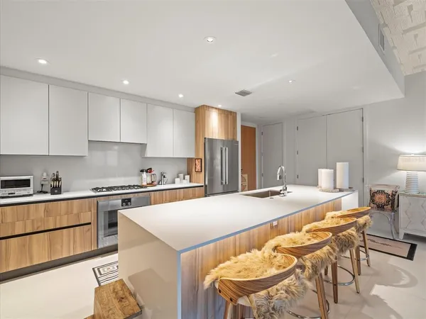 $7,500 | 1020 Sunset Point Road, Unit 511, Clearwater, FL 33755