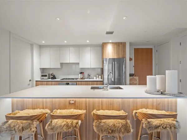 $7,500 | 1020 Sunset Point Road, Unit 511, Clearwater, FL 33755