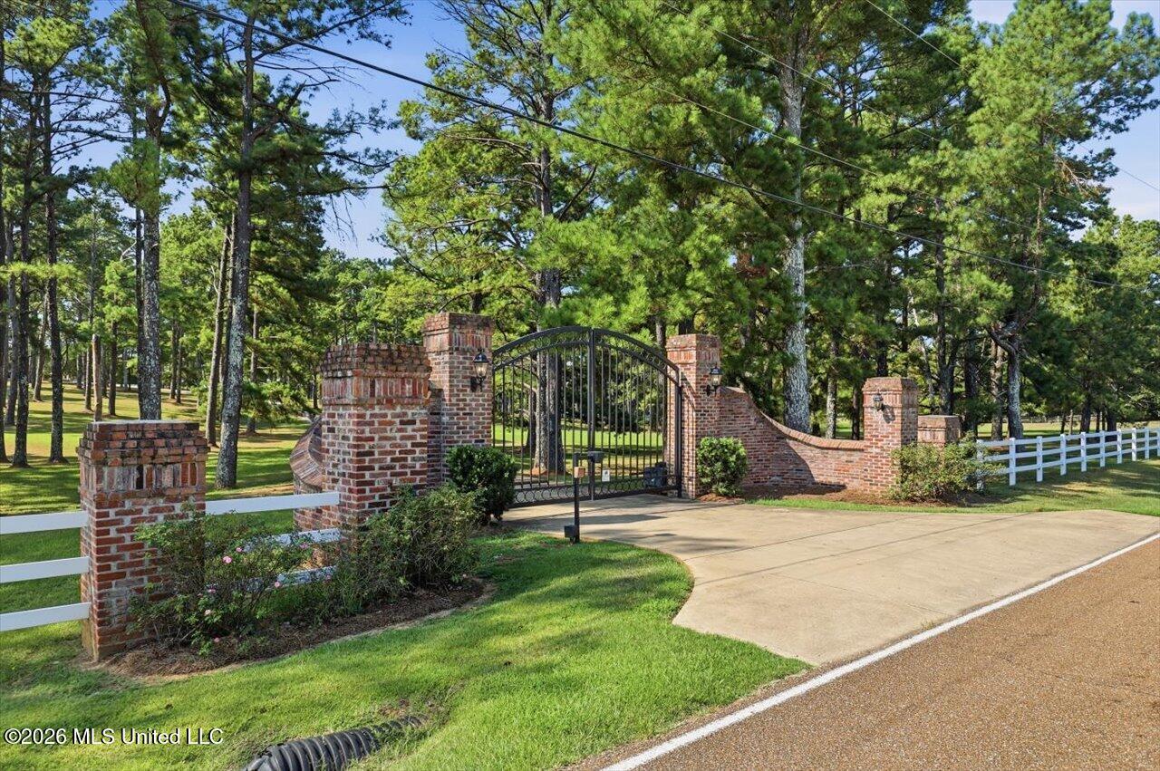 1039 Cedar Hill Road Madison, MS 39110 - Photo 102 of 131 100-1039 Cedar Hill Rd _ Hometoursms.com