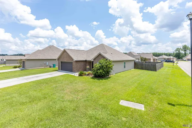 $226,600 | 26618 Evangeline Trace Boulevard, Denham Springs, LA 70726