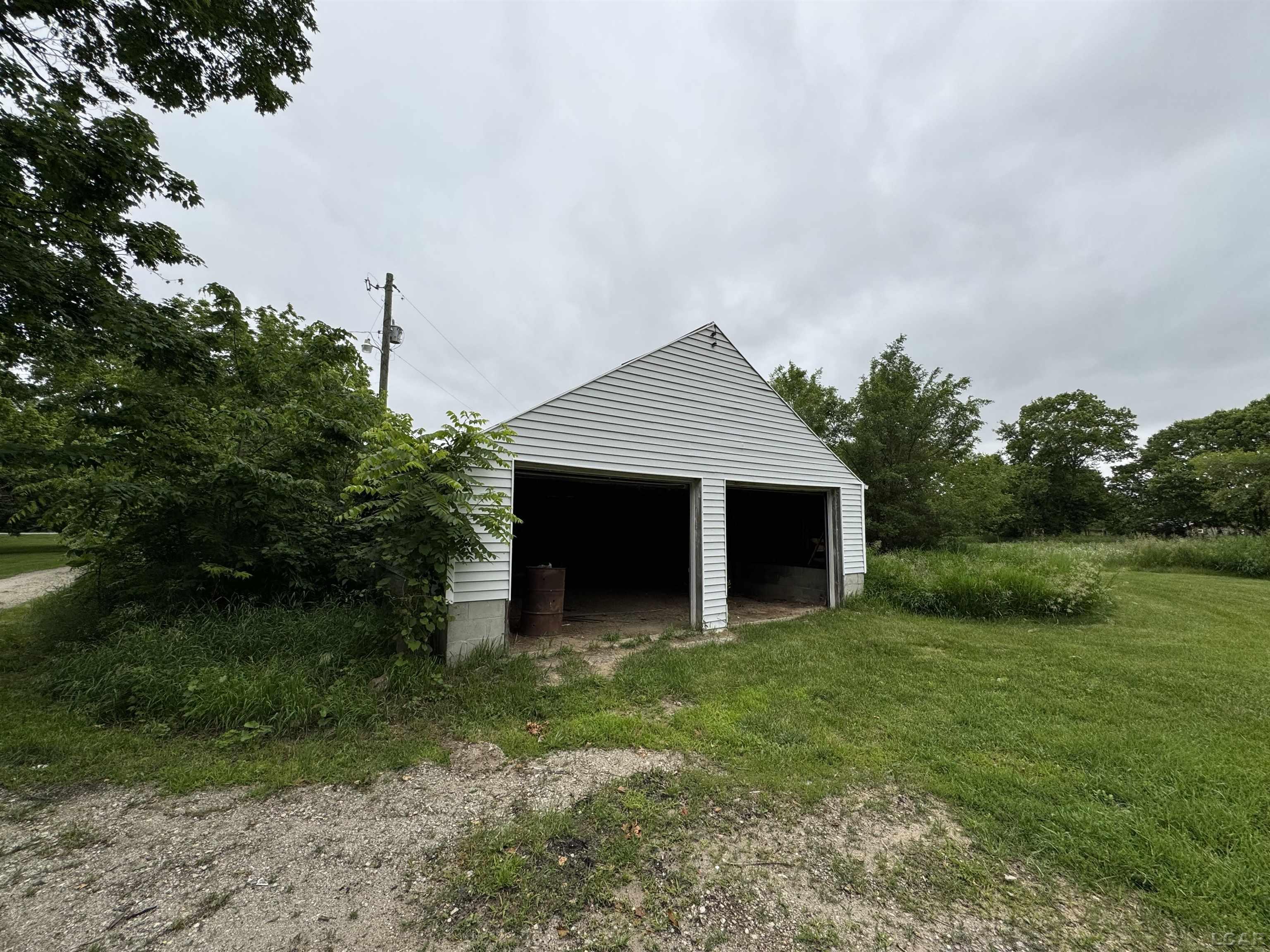 2677 Sutton Road Adrian, MI 49221 - Photo 4 of 30 50145128-bf3f9eaa-4ae9-496e-abd3-f7629ff72432.JPG