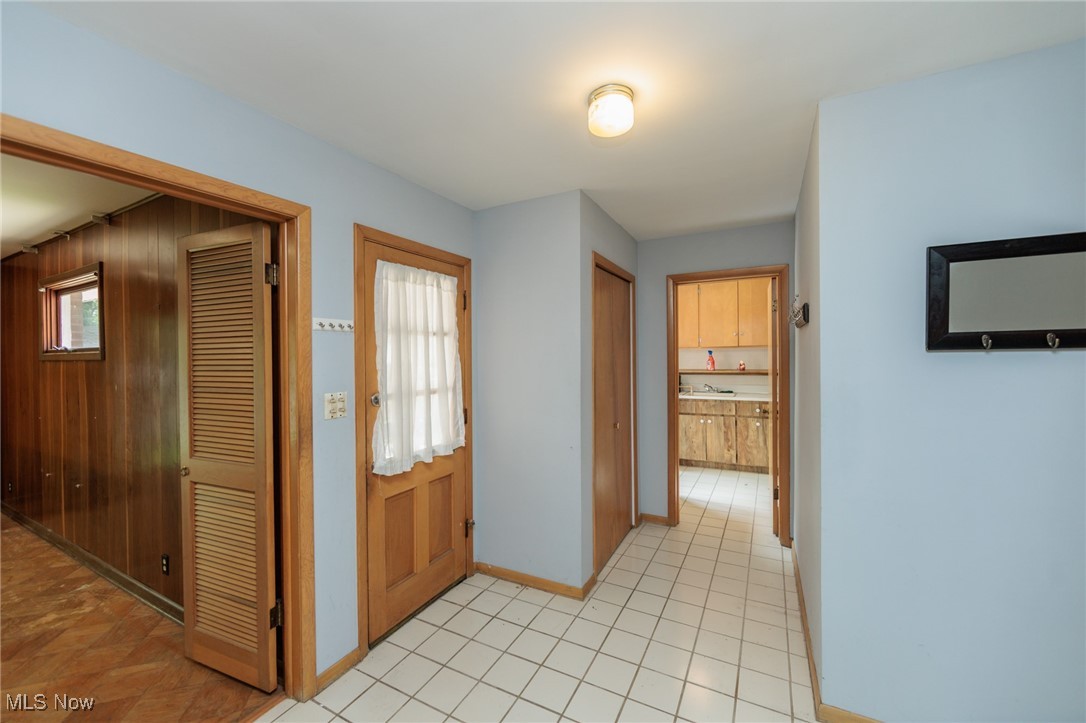 2375 Glendon Road Cleveland, OH 44118 - Photo 18 of 49 Gallery Image 18