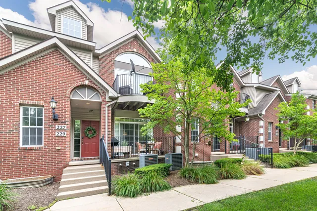 $359,000 | 225 West Oakbrook Drive, Ann Arbor, MI 48103