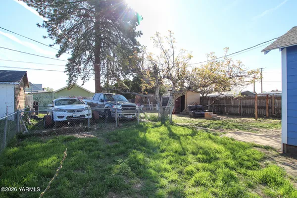 $325,000 | 705 South Satus Avenue, Wapato, WA 98951