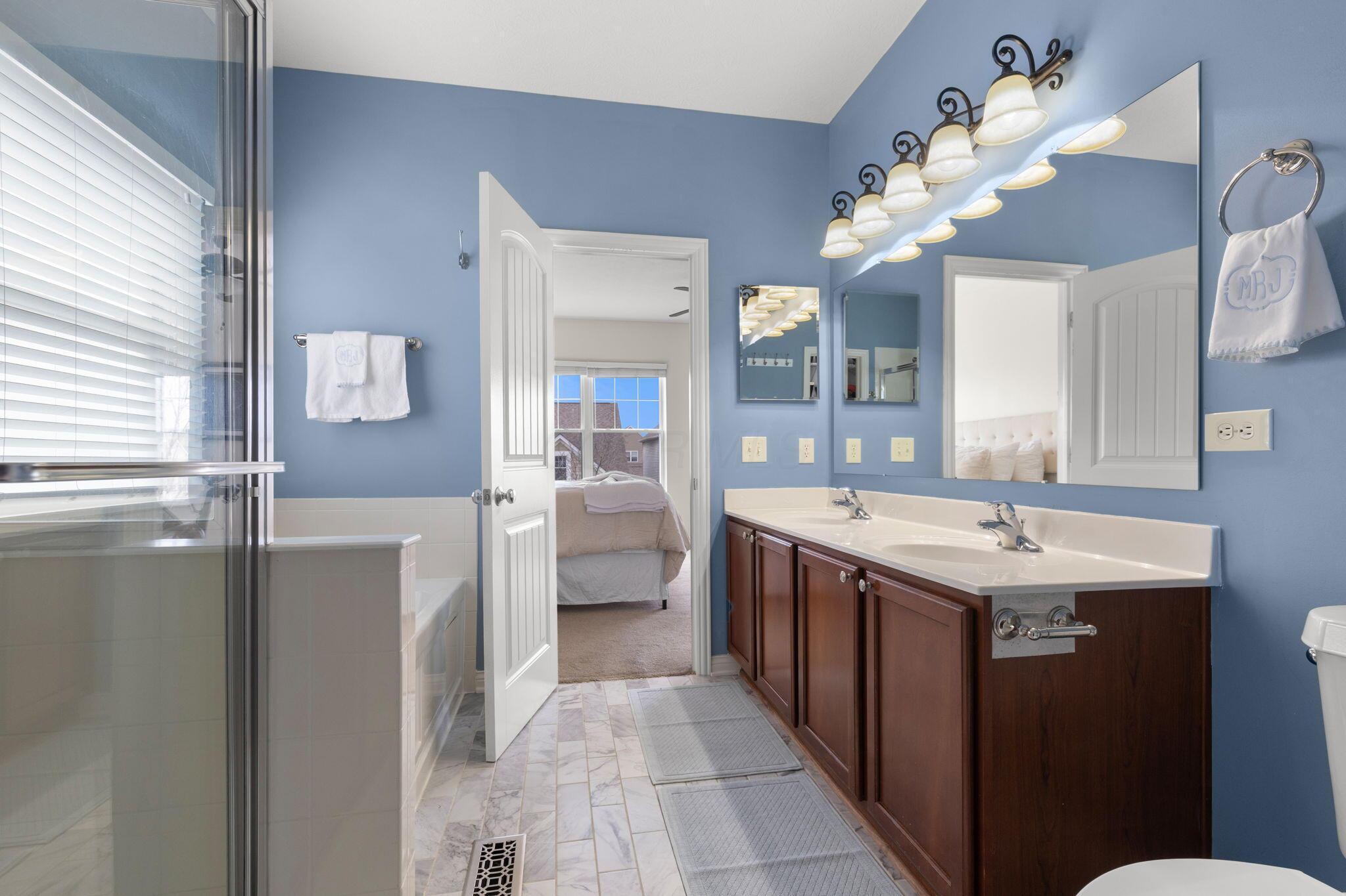 5658 Wexler Road Dublin, OH 43016 - Photo 28 of 54 Primary Bath Up