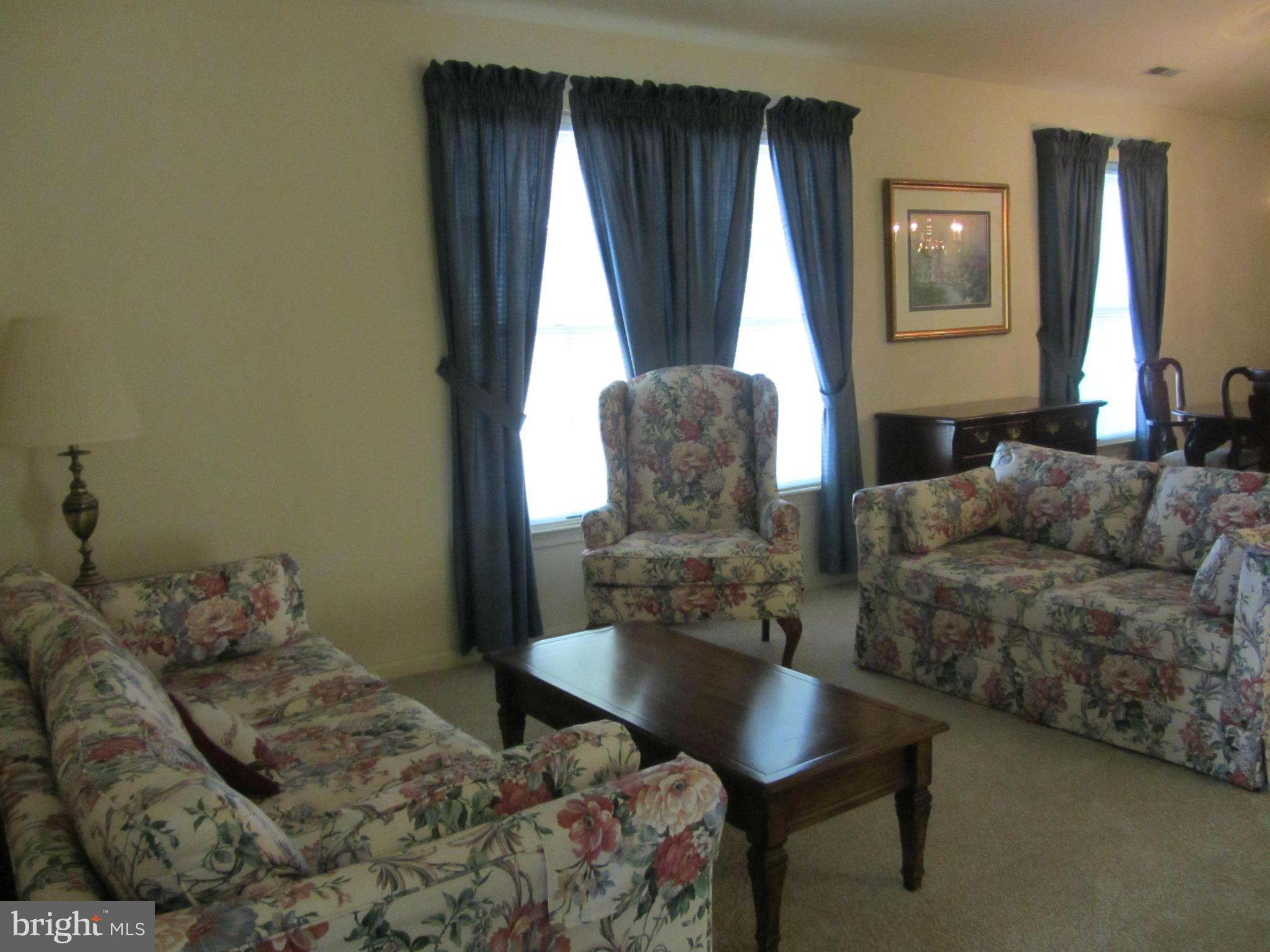 796 Eastern Point Road Annapolis, MD 21401 - Photo 4 of 30 Living Room