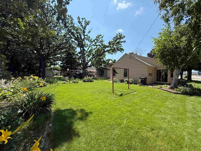 $339,900 | 2200 Oregon Street, Oshkosh, WI 54902