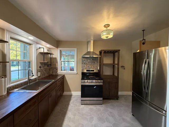 $339,900 | 2200 Oregon Street, Oshkosh, WI 54902