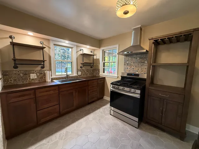 $339,900 | 2200 Oregon Street, Oshkosh, WI 54902