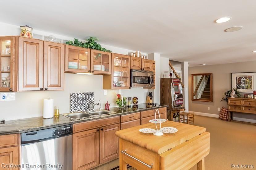 24901 Reeds Pointe Drive, Unit 16 Novi, MI 48374 - Photo 38 of 50