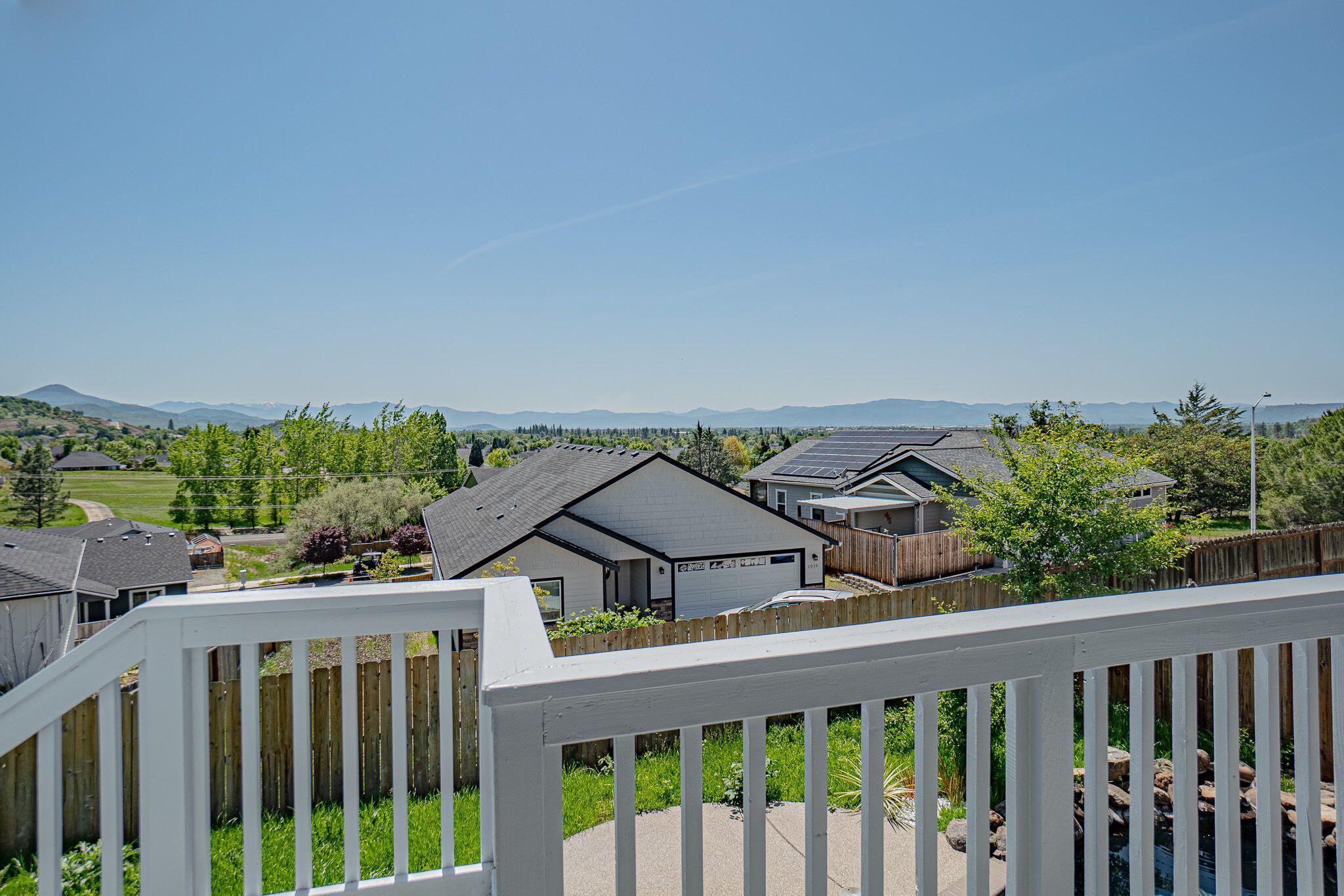 1020 Azure Way Eagle Point, OR 97524 - Photo 42 of 51 lDpqeWo6