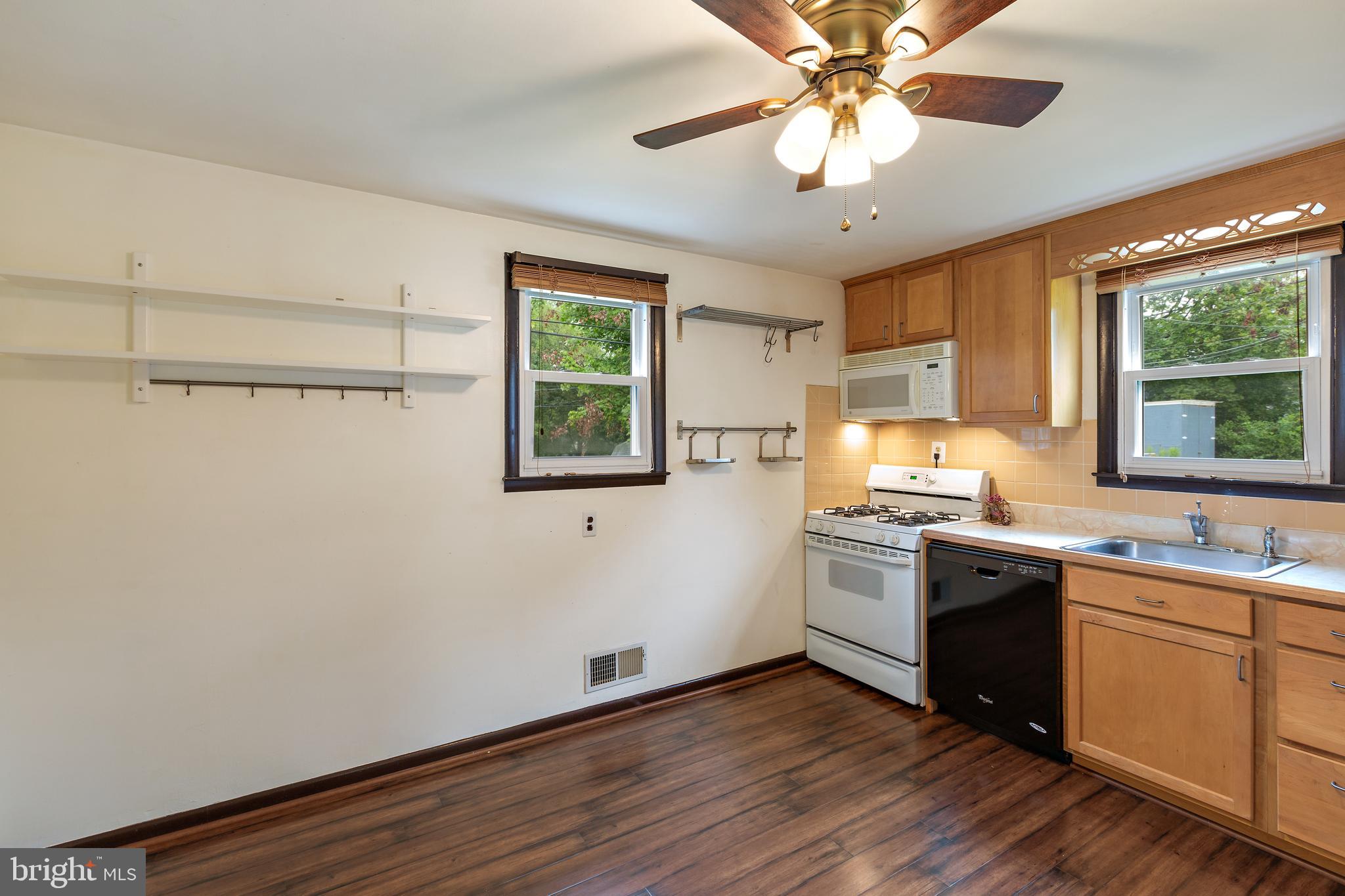 516 Cleveland Road Linthicum, MD 21090 - Photo 9 of 39