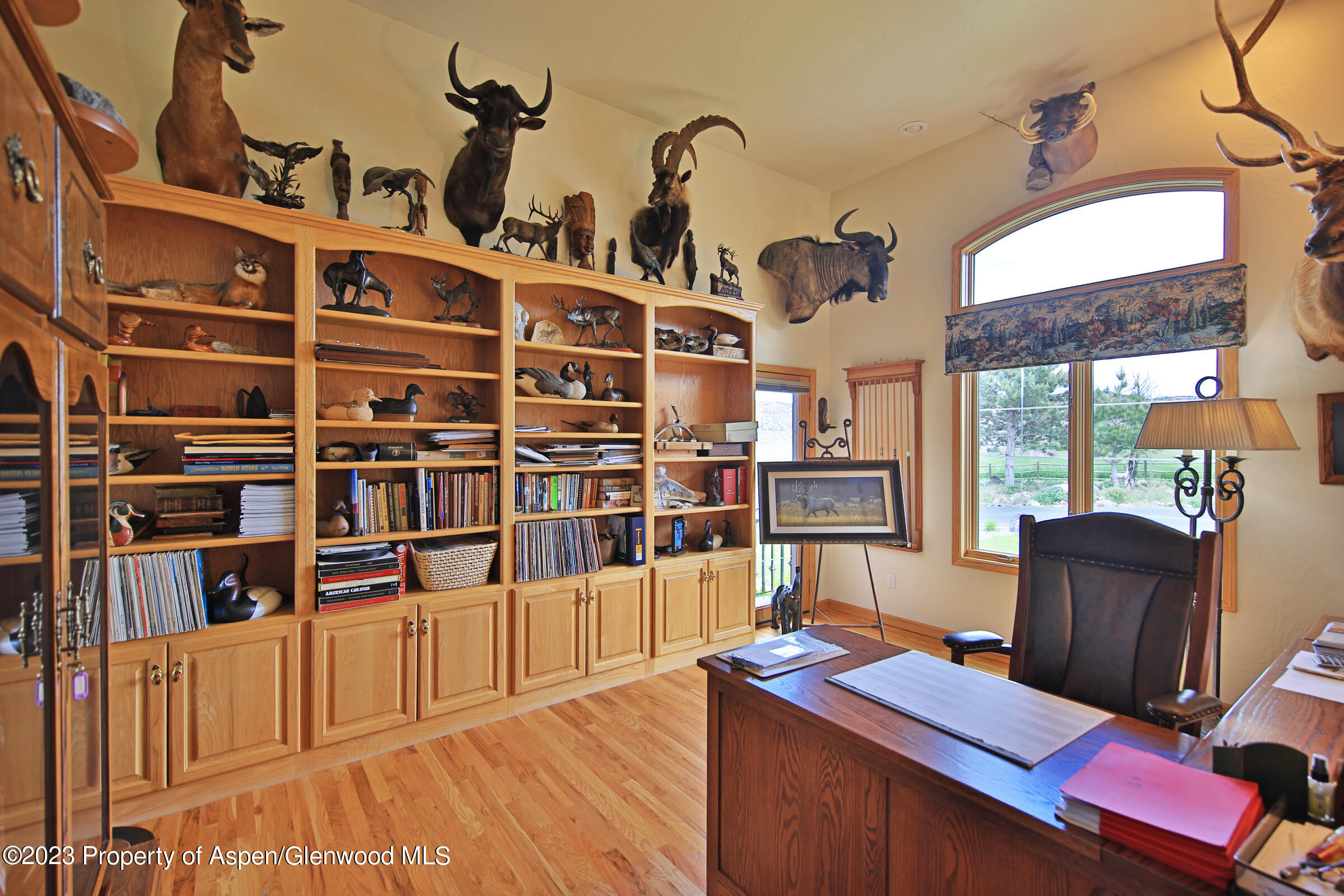 52962 KE Road Molina, CO 81646 - Photo 19 of 46 a view of a workspace with furniture and toys