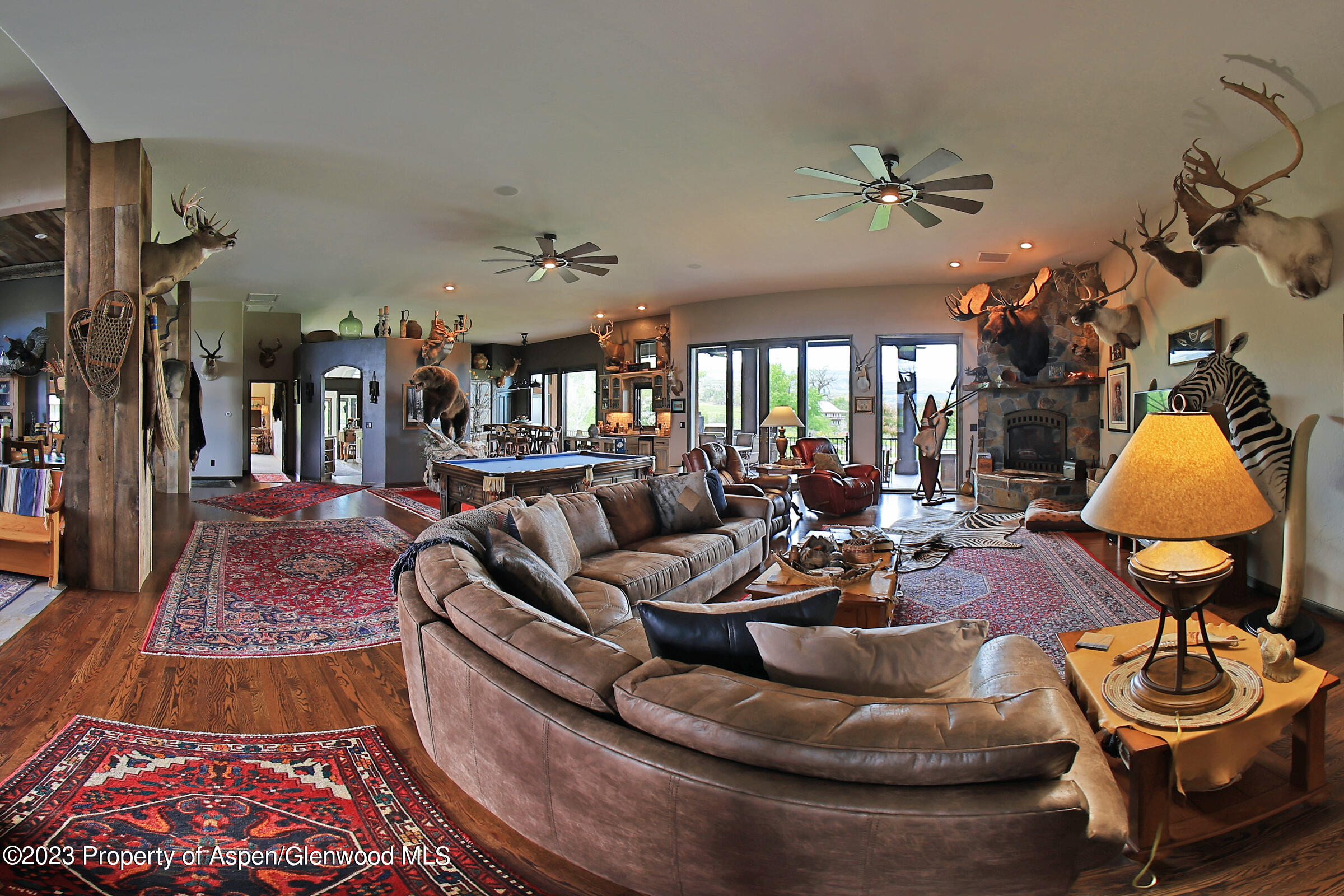 52962 KE Road Molina, CO 81646 - Photo 8 of 46 a living room with furniture and a lamp