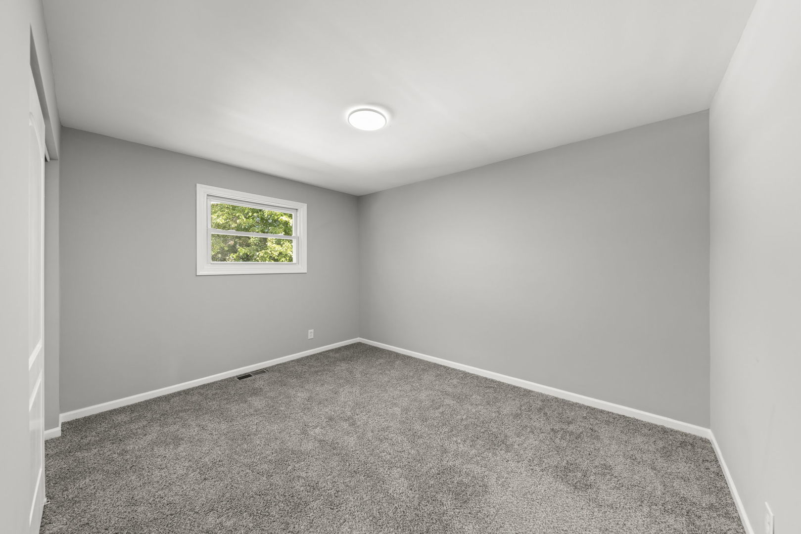 530 East Briarcliff Road Bolingbrook, IL 60440 - Photo 7 of 19 an empty room with windows