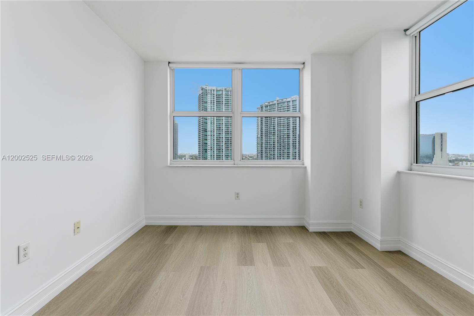 31 Southeast 5th Street, Unit 2301 Miami, FL 33131 - Photo 15 of 50 a view of a room with window