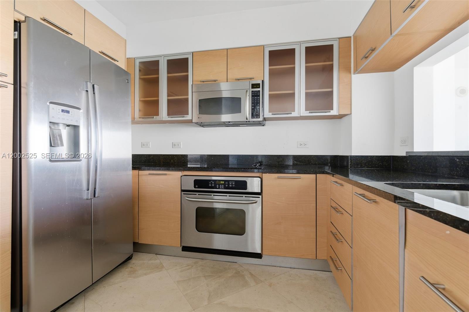 31 Southeast 5th Street, Unit 2301 Miami, FL 33131 - Photo 18 of 50 a kitchen with stainless steel appliances granite countertop a refrigerator and a stove