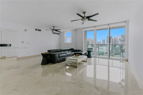 $3,900 | 31 Southeast 5th Street, Unit 2301, Miami, FL 33131